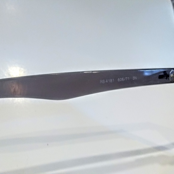 Authentic Ray-Ban Wayfarer RB4181 Sunglasses - Picture 4 of 5